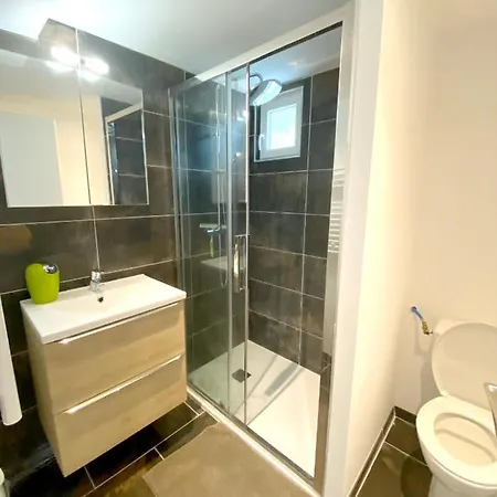 With 2 Bedrooms In With Furnished Terrace And Wifi 5 Km From The Beach *