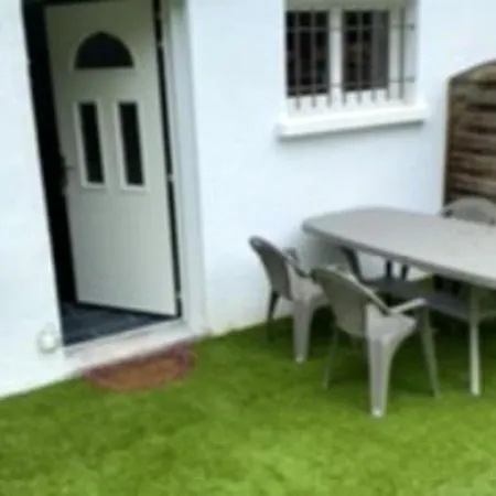 With 2 Bedrooms In With Furnished Terrace And Wifi 5 Km From The Beach Tarnos
